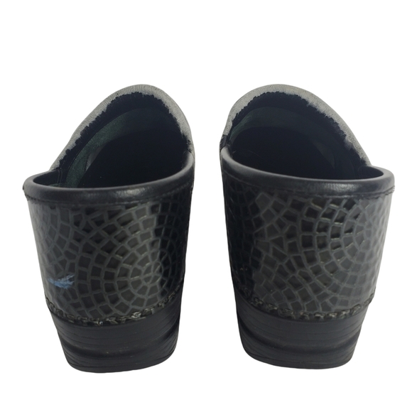 Dansko Black Clogs Webbed Textured Patent size 39 - Picture 7 of 13
